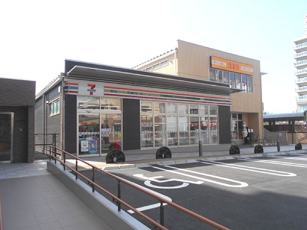 コンビニ　セブンイレブン岩倉大市場町店（コンビニ）まで10m