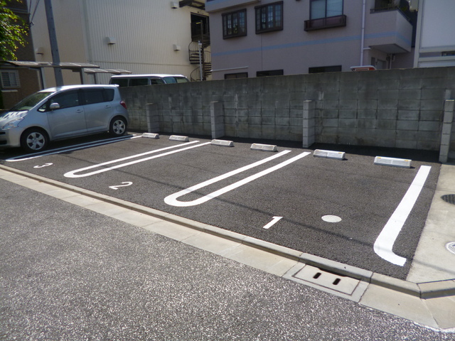 駐車場　敷地内に駐車場有ります♪