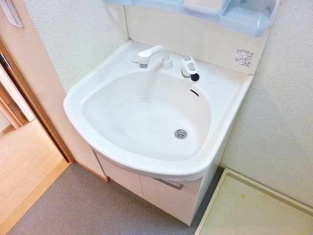 洗面設備　温水シャワー付洗面化粧台♪