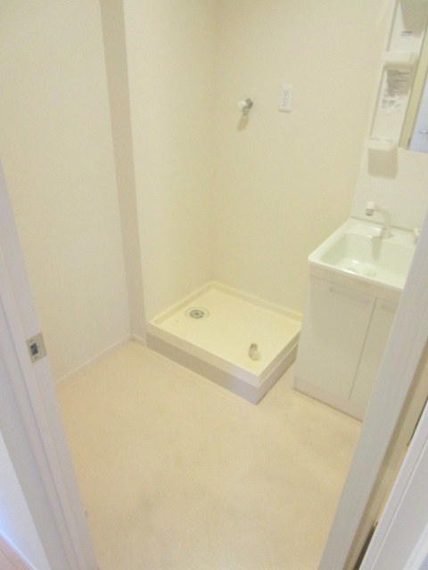 洗面設備　★洗髪洗面脱衣室／同物件別号室反転タイプ写真★