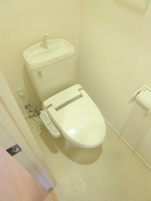 トイレ　★温水洗浄便座／同物件別号室反転タイプ写真★
