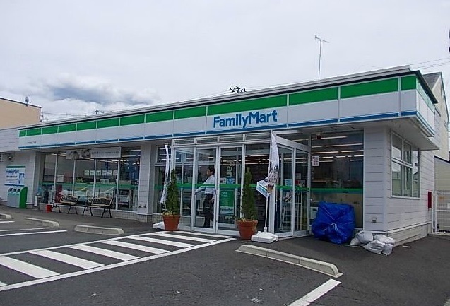 その他　ファミリーマート八戸根城五丁目（その他）まで450m