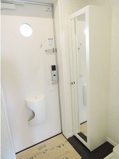 玄関　【シャープなデザインが印象的な洗練の住まい♪】オススメ物件で