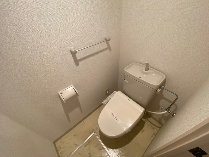 トイレ　こちらはトイレです。清潔感があり、安心して使用できます。