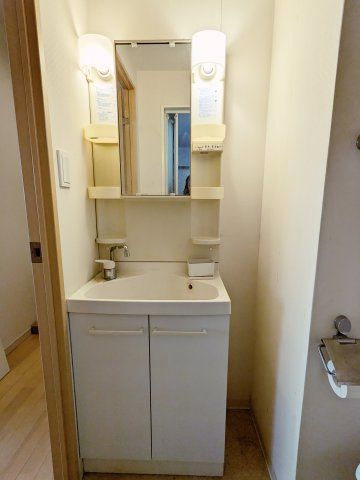 洗面設備　※反転タイプのお部屋の写真を使用しています。