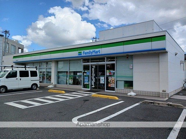 コンビニ　ファミリーマートさん（コンビニ）まで500m