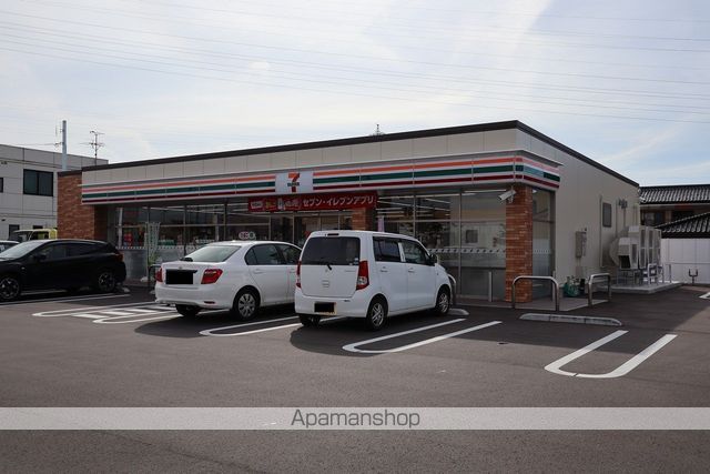 コンビニ　セブンイレブン（コンビニ）まで502m