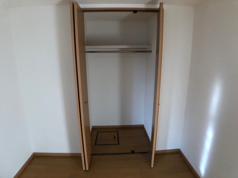 収納　寝室のクローゼットにたくさん収納出来ますね！