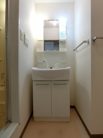 洗面設備　イメージ101号室の写真（反転あり）