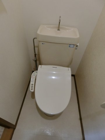 トイレ　イメージ101号室の写真（反転あり）