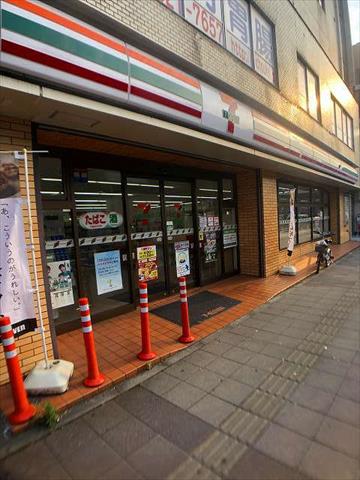 コンビニ　セブンイレブン（コンビニ）まで584m