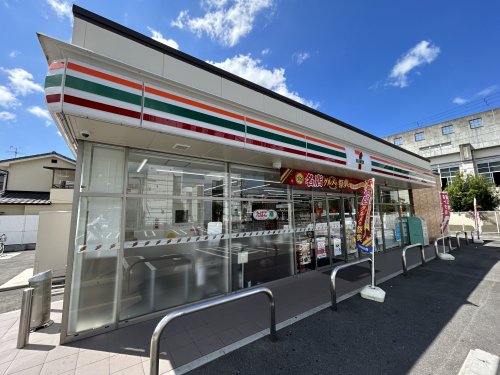 コンビニ　セブンイレブン 堺百舌鳥八幡南店（コンビニ）まで156m