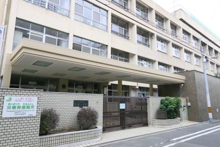 小学校　高津小学校（小学校）まで200m