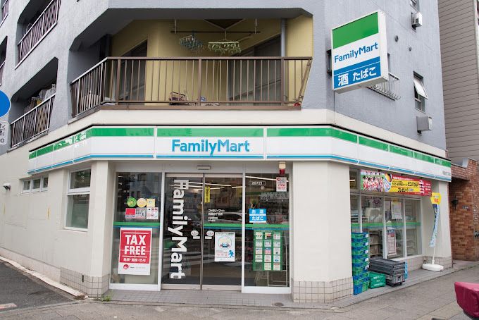 コンビニ　ファミリーマート 両国四丁目店（コンビニ）まで162m