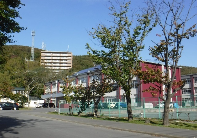中学校　室蘭市立桜蘭中学校（中学校）まで900m
