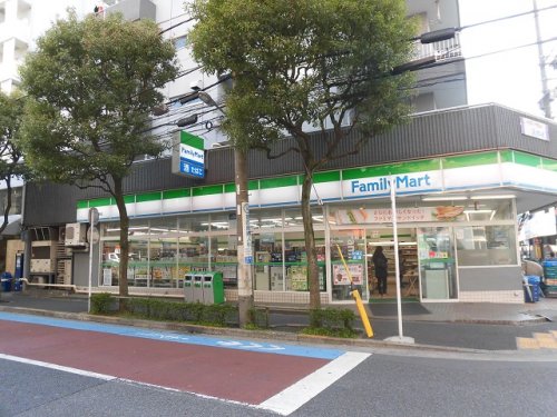 コンビニ　ファミリーマート 西葛西駅前店（コンビニ）まで170m