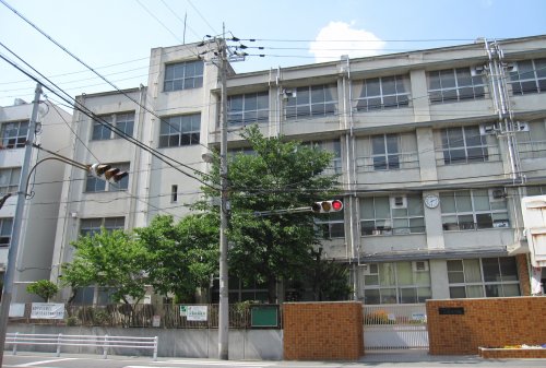 中学校　八阪中学校（中学校）まで761m