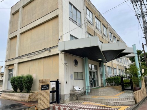 小学校　名古屋市立枇杷島小学校（小学校）まで379m