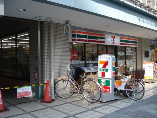 コンビニ　セブン－イレブン　川西能勢口駅前店（コンビニ）まで82m