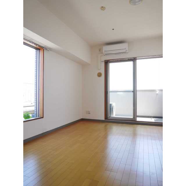 居室・リビング　二面採光の明るいお部屋です