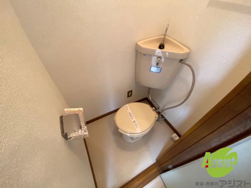 トイレ　こちらはトイレです。清潔感があり、安心して使用できます。