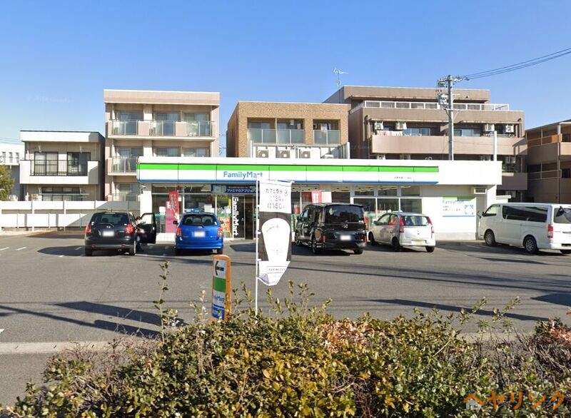 コンビニ　ファミリーマート名東本通三丁目店（コンビニ）まで431m