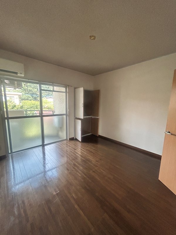 居室・リビング　大きな窓がある明るいお部屋です！