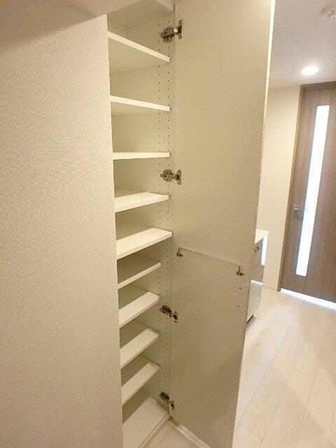 収納　シューズBOX