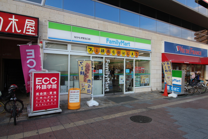 コンビニ　ファミリーマート（コンビニ）まで542m