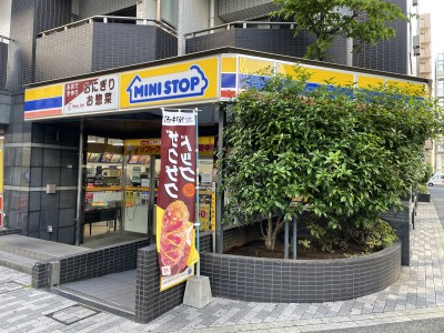 コンビニ　ミニストップ 新横浜一丁目店（コンビニ）まで597m