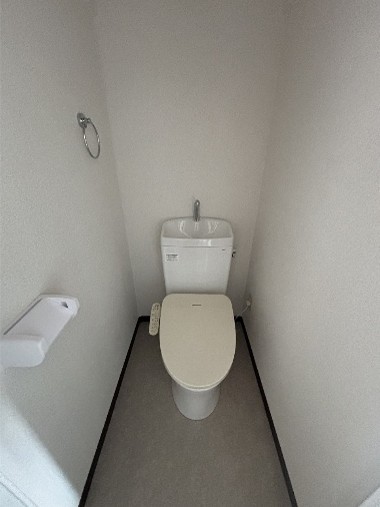 トイレ　温水洗浄便座付きのトイレで便座も冷たくありません♪
