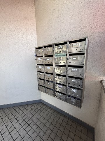 セキュリティ　鍵はご自身で付けるタイプの集合ポストです♪