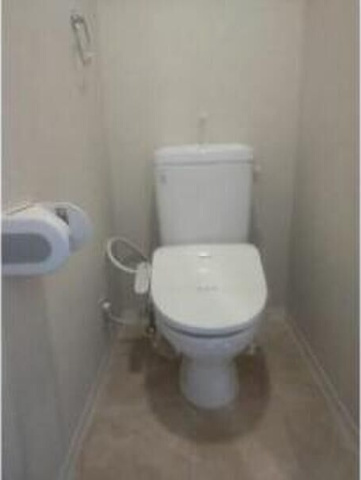 トイレ　※写真は同じマンションの違う部屋のものになります。