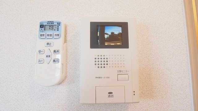 セキュリティ　モニタ付きインターホンで来客確認が出来ます。