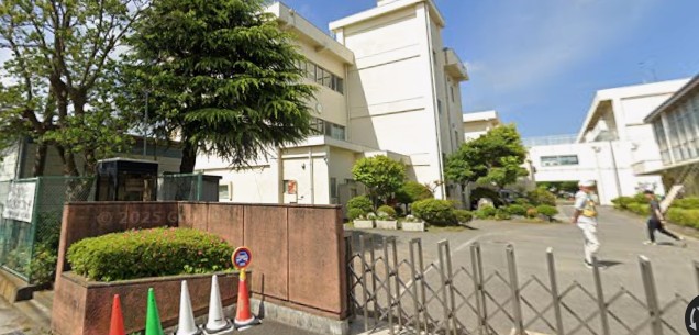 小学校　海老名市立大谷小学校（小学校）まで988m