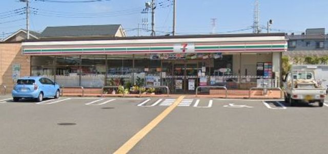 コンビニ　セブンイレブン川口新堀店（コンビニ）まで692m