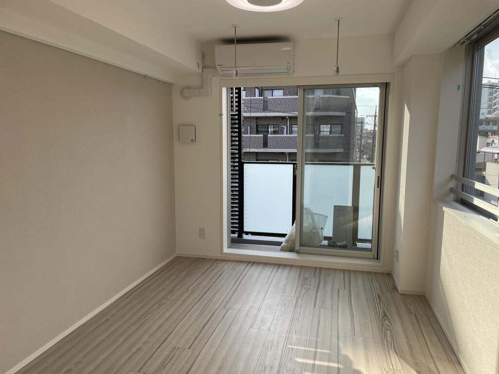 居室・リビング　※別部屋の写真です。