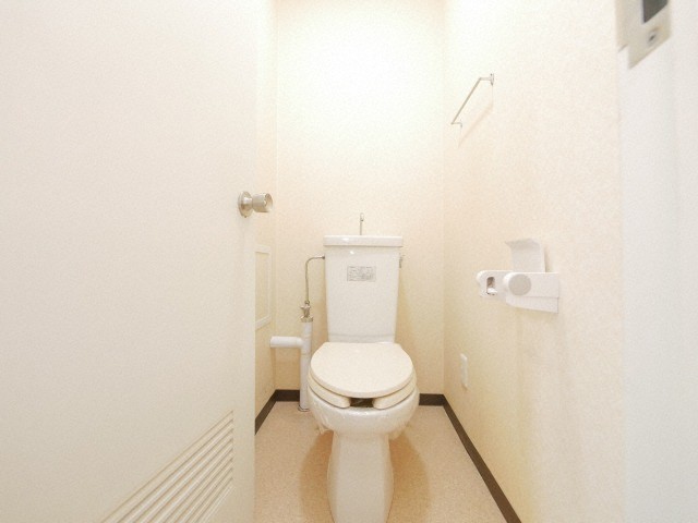 トイレ　嬉しいウォシュレット付きのトイレ！便座温かいですよ♪