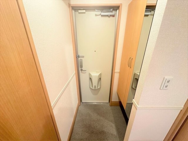 玄関　※別号室の参考写真、現況優先※