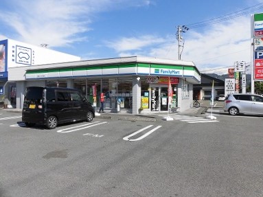 コンビニ　ファミリーマート高知インター南店（コンビニ）まで166m