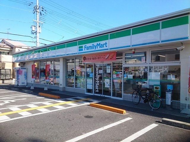 コンビニ　ファミリーマート様（コンビニ）まで600m