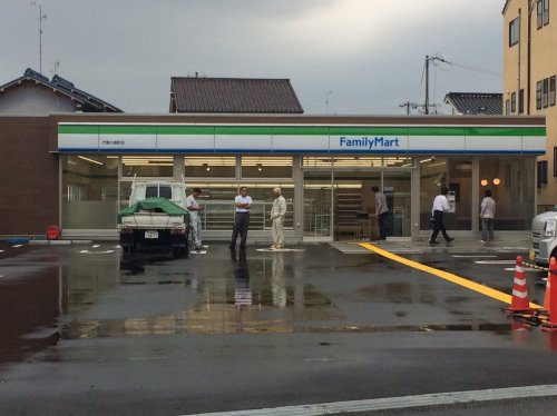 コンビニ　ファミリーマート門真大倉町店（コンビニ）まで188m