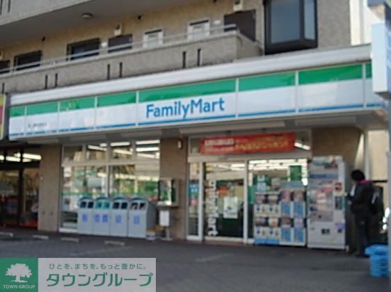 コンビニ　ファミリーマート（コンビニ）まで700m