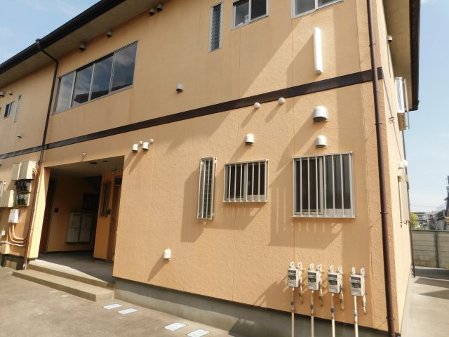 エントランス　建物後ろからも入れます。