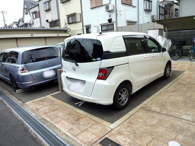 駐車場　広々とした駐車場です。