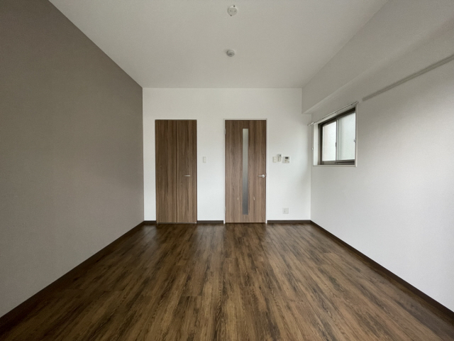 居室・リビング　同マンションの別のお部屋の写真です。