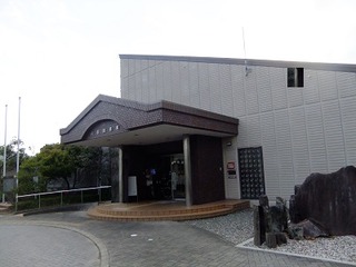 役所　袋井市立浅羽図書館（役所）まで607m