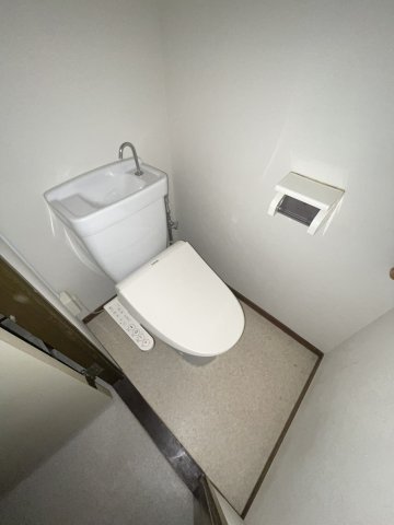 トイレ　清潔感のあるトイレです。温水洗浄機能付きです。（前回募集時の