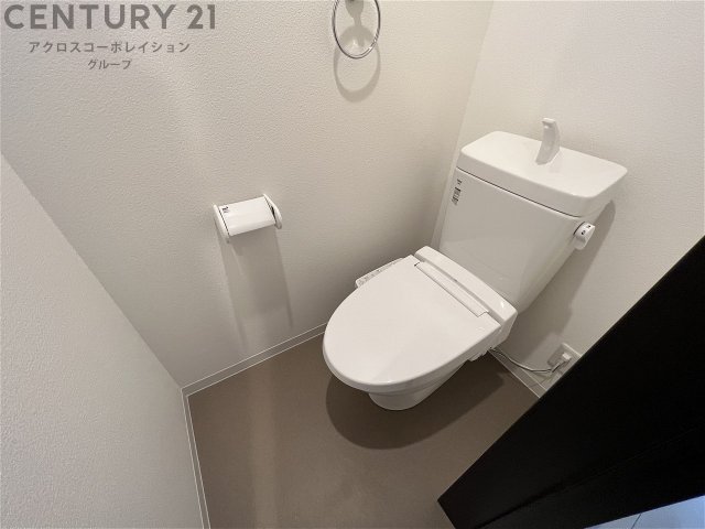トイレ　温水洗浄便座付きのトイレです♪