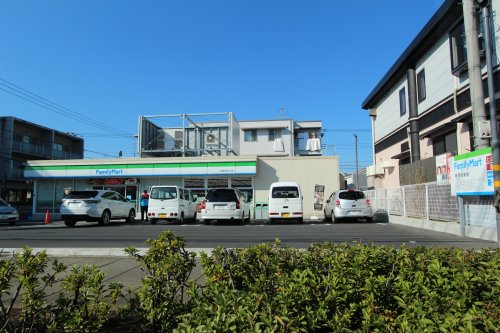 コンビニ　ファミリーマート 行徳駅前四丁目店（コンビニ）まで218m
